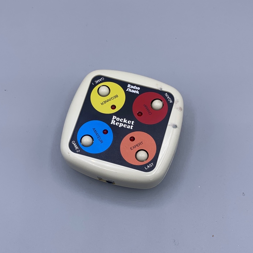 Vintage Radio Shack Pocket Repeat Electronic Memory Game TESTED